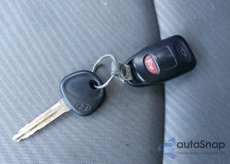 2013 Hyundai Elantra Gls z USA, uszkodzony, nr VIN KMHDH4AE8DU761235